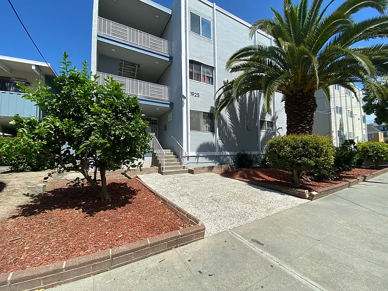 10th Avenue Apartments — Photo 8