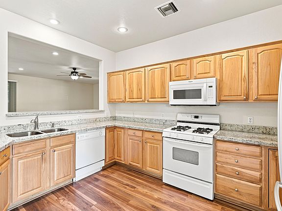 4th image of 503 W Houston Mesa Rd