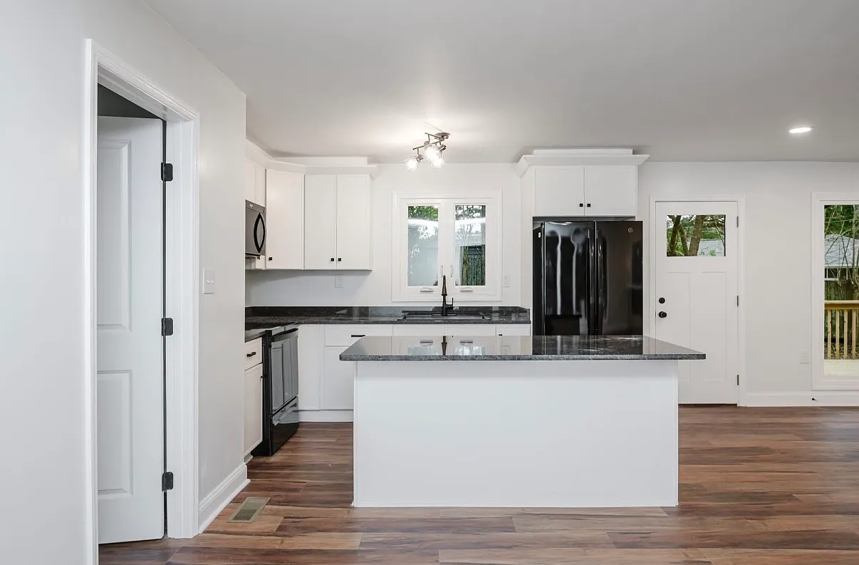 3 bed, 2601 sqft, $1,650 — Photo 4