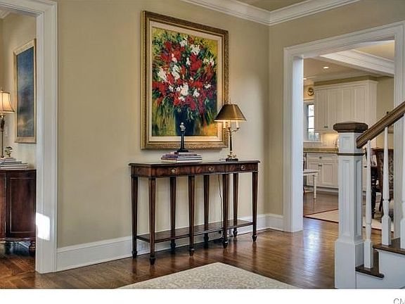 Large foyer with direct access to the dining/living rooms and kitchen.