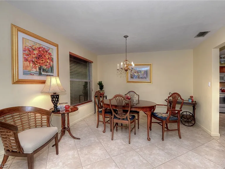 5652 Eichen Cir E — Photo 8