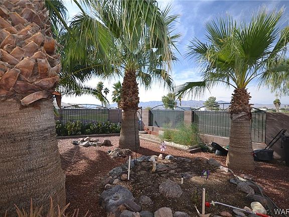 5th image of 1813 E Fairway Cir