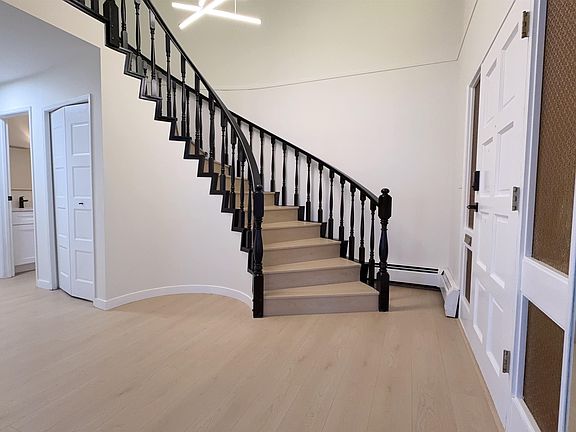 2nd image of 8711 Cullen Cres