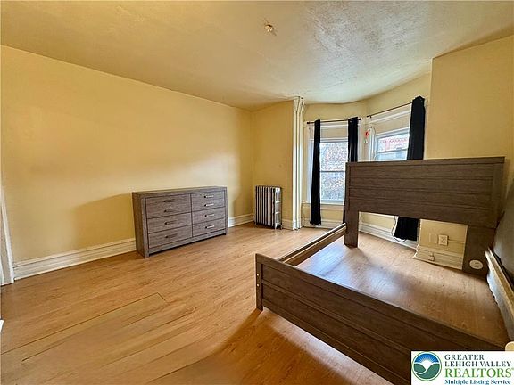 4th image of 518 W Washington St #2