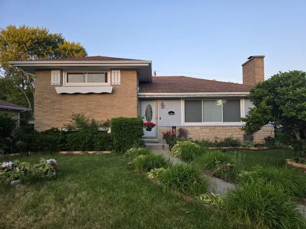 2321 Walnut St, Waukegan, IL 60087