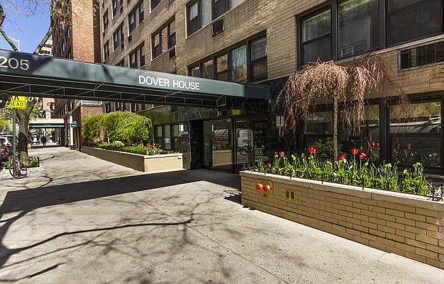 Sold by Compass | media 7