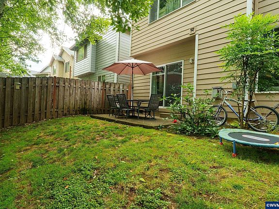 4th image of 7969 SE Sporri Ln