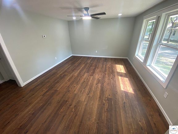 3rd image of 106 N Hughes St