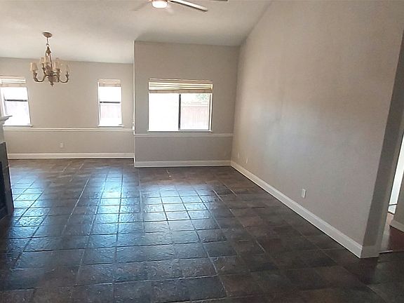 4th image of 3504 Fairview Dr
