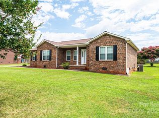 3808 River Rd, Hickory, NC 28602