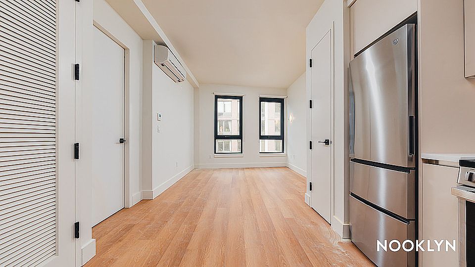 1st image of 130 Hope St #723