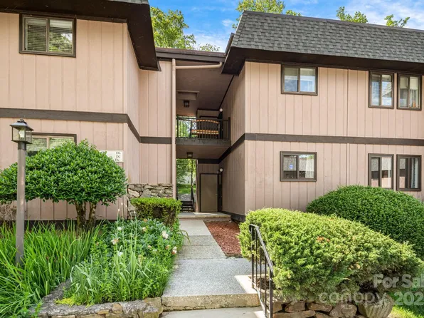 15 Lake Dr APT D2, Hendersonville, NC 28739