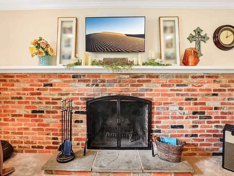 18033 Mill Creek Dr — Photo 34