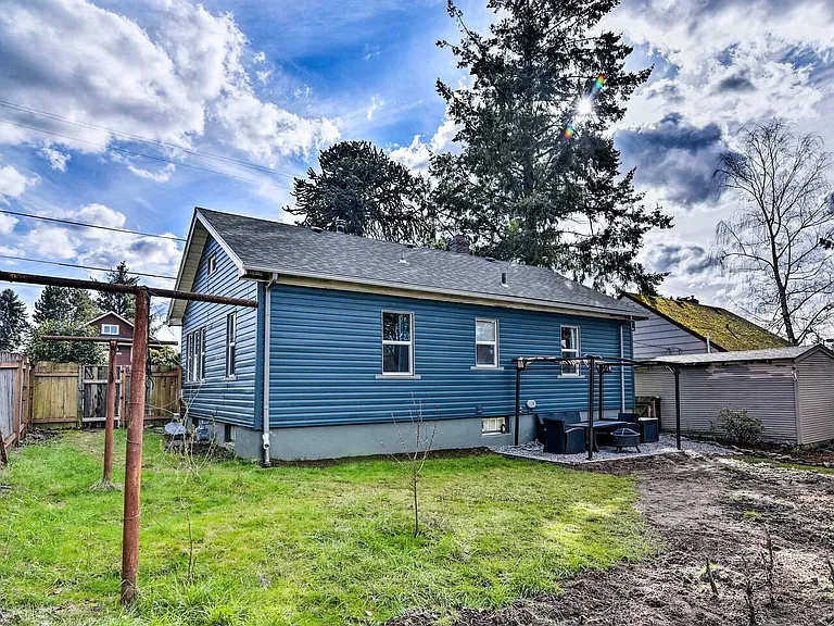 8311 NE Sacramento St — Photo 47