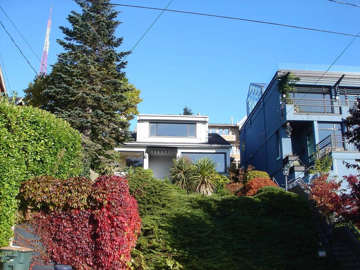 Great location on Queen Anne 2 bedrooms home with Space Needle view — Photo 1