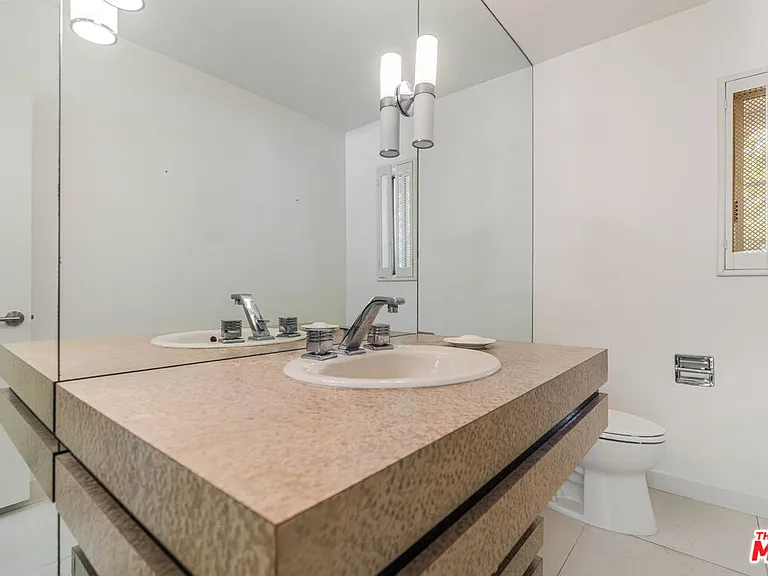 811 N Hillcrest Rd — Photo 10