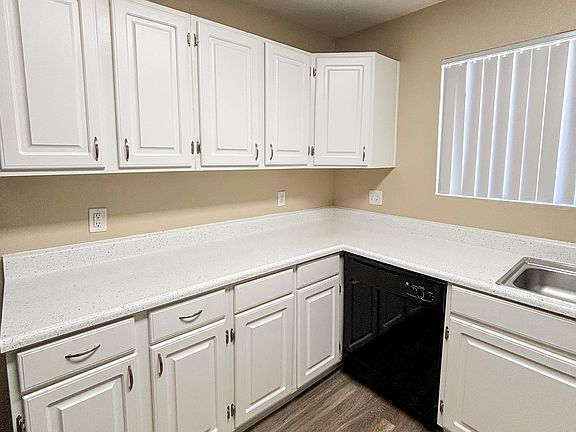 2 bedroom apartment - kitchen cabinets