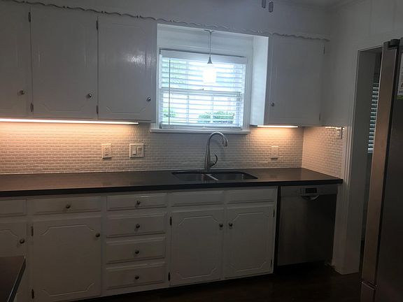 3rd image of 2566 Boyd Ave