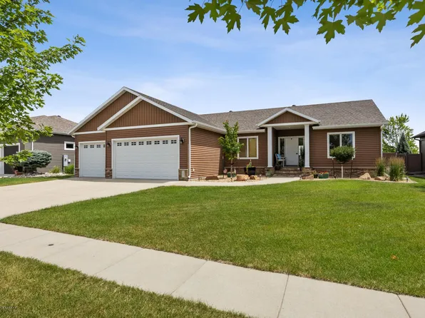 3847 Reserve Dr E, West Fargo, ND 58078