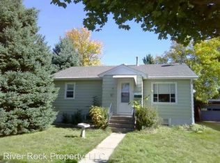 202 15th St S, Moorhead, MN 56560