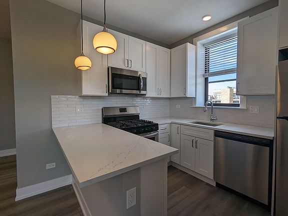 5th image of 3933 N Janssen Ave #3941-E3