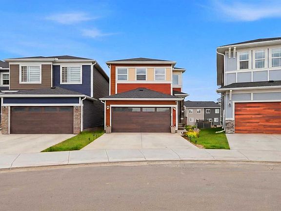 3rd image of 241 S Homestead Cres NE