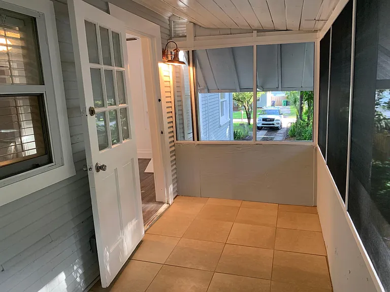 202 W Emma St — Photo 15