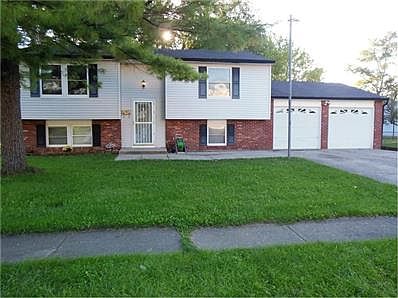 Brick and vinyl low maintenance exterior