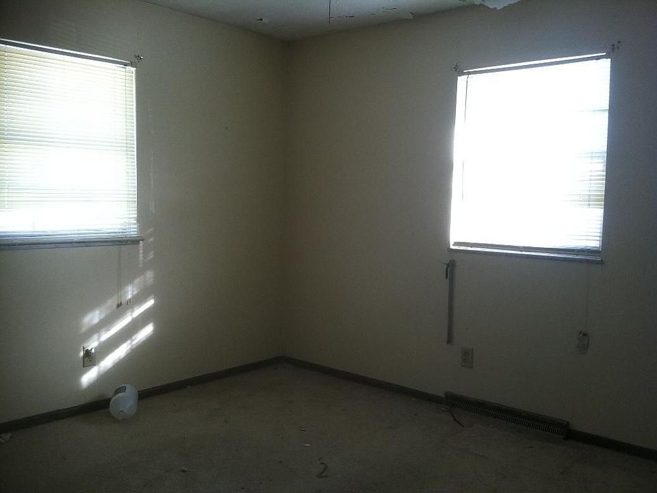 2nd image of 337 Gordon Rd