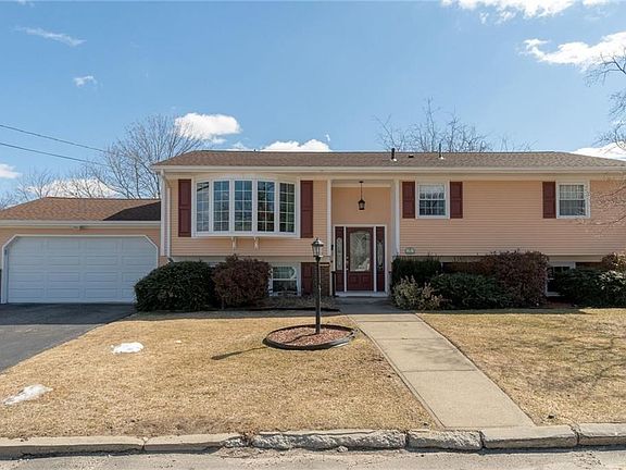 3rd image of 8 Wenscott Ln