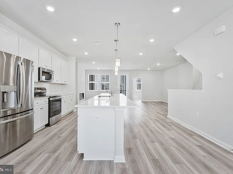 9670 Swallowtail Ln — Photo 33