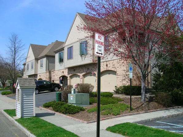 131 Sunrise Dr #1405, Whippany, NJ 07981