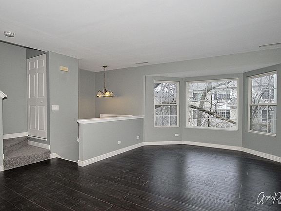 3rd image of 277 W Whispering Oaks Ln