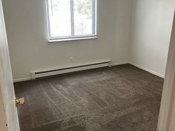 4th image of 916 S Byrne Rd #20