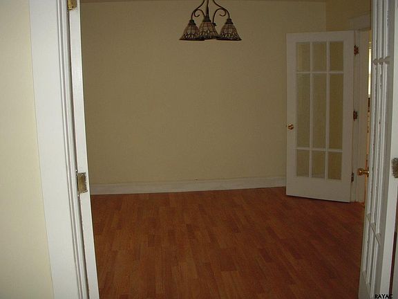 3rd image of 719 York St