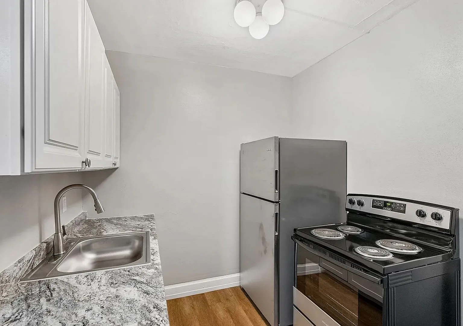 1428 West 10th — Photo 3