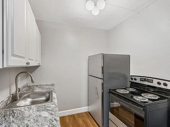 4th image of 1428 W 10th Ave APT 2