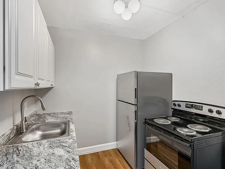 1428 West 10th — Photo 4