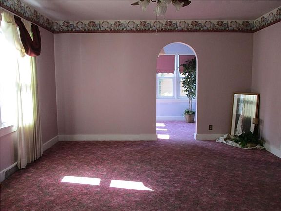3rd image of 714 N College St
