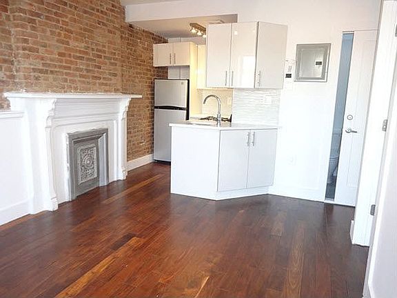 3rd image of 596 Saint Marks Ave APT 3