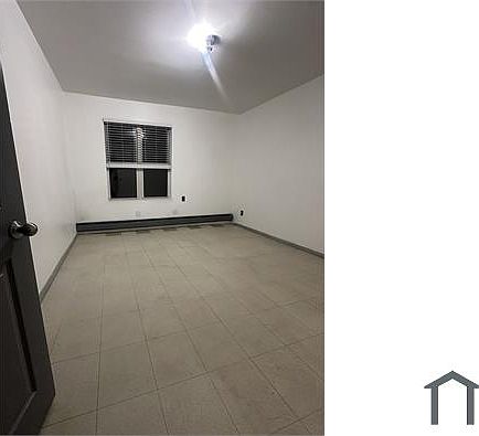 5th image of 4257 Carpenter Ave #2