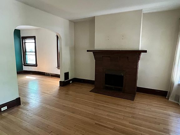 2nd image of 71 Livingston St Floor 1
