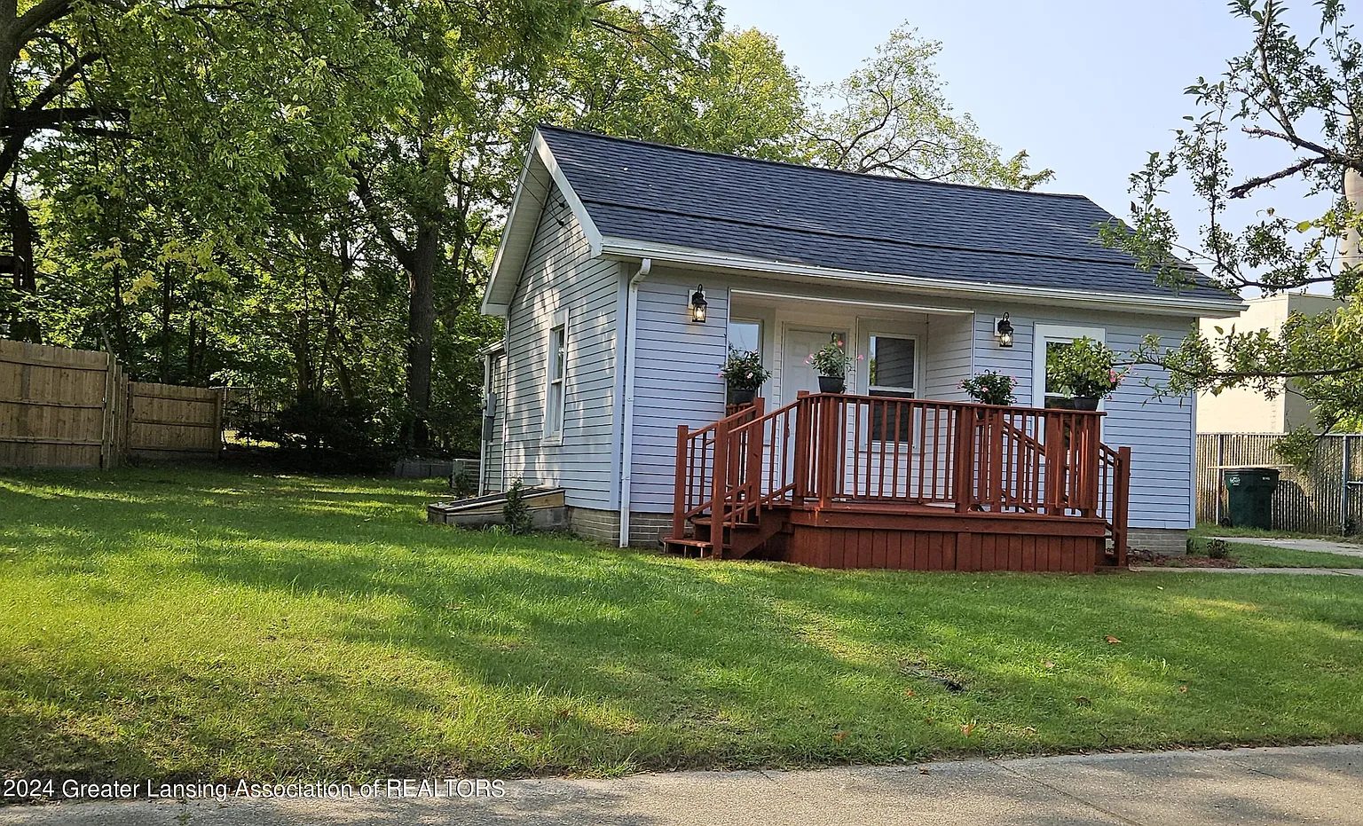 118 E Hazel St photo 1