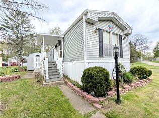 19 Emerald Dr, Grove City, PA 16127