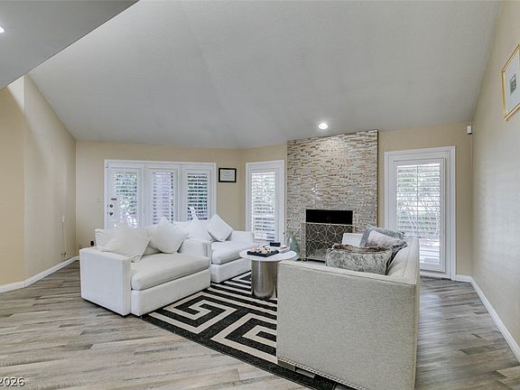 3rd image of 7217 Mission Hills Dr