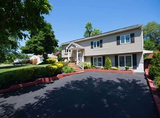 15 All Points Dr, Holbrook, NY 11741