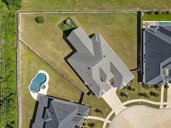 3rd image of 4607 Bernard Dr