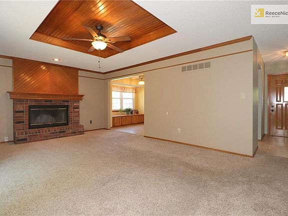 5th image of 109 NW Almond Dr