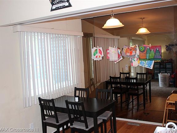 4th image of 8396 Lakeview Dr