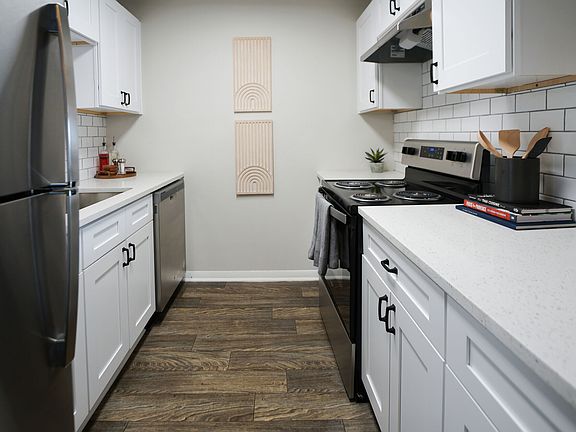 5th image of 1400 Huckleberry Ln #607